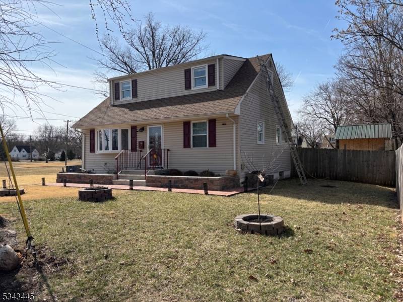 Beautiful cozy renovated cape cod waiting for you !