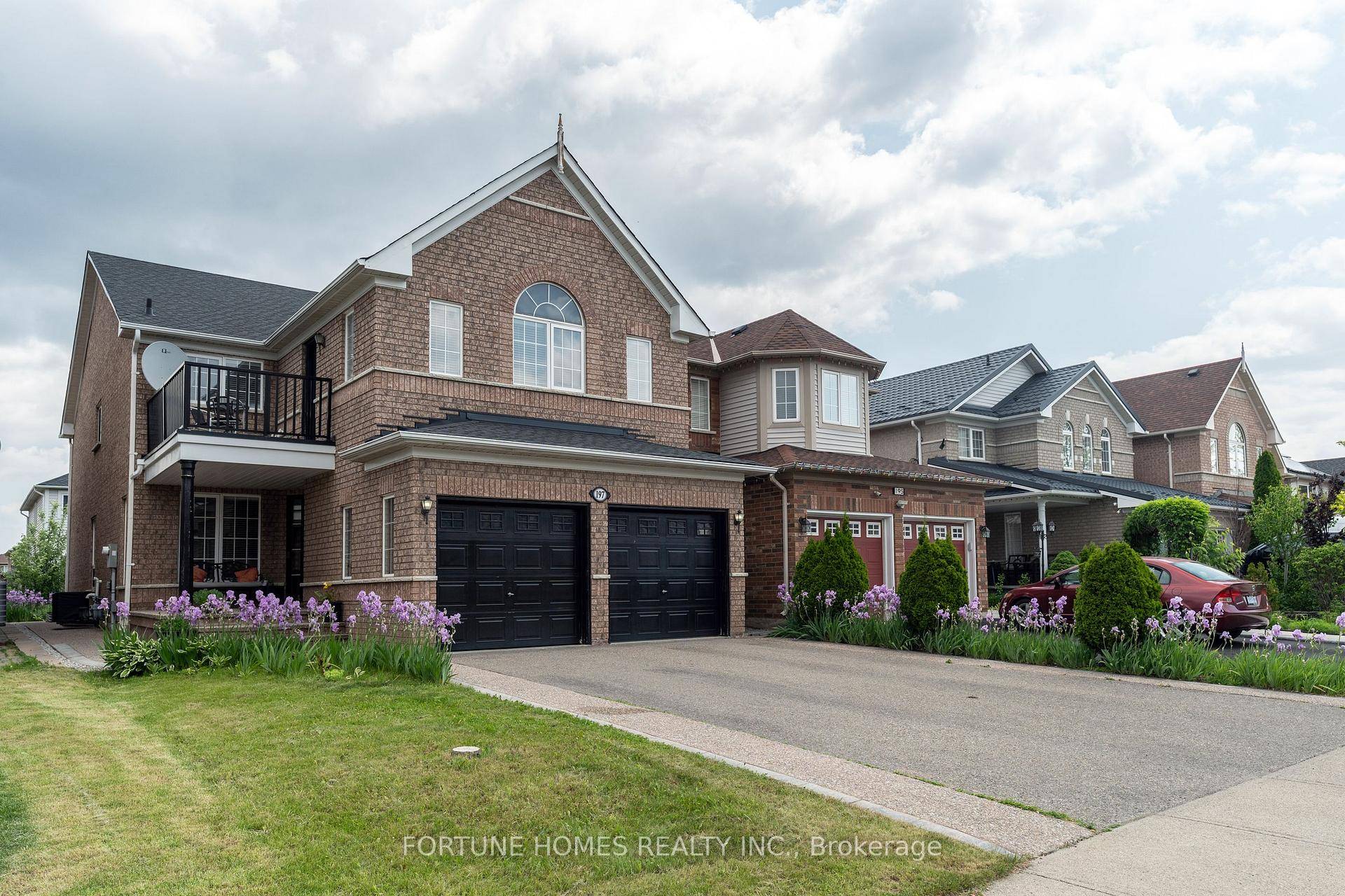 Welcome to 197 Vintage Gate, a beautifully maintained and spacious detached home located in one of Brampton's most sought after communities.