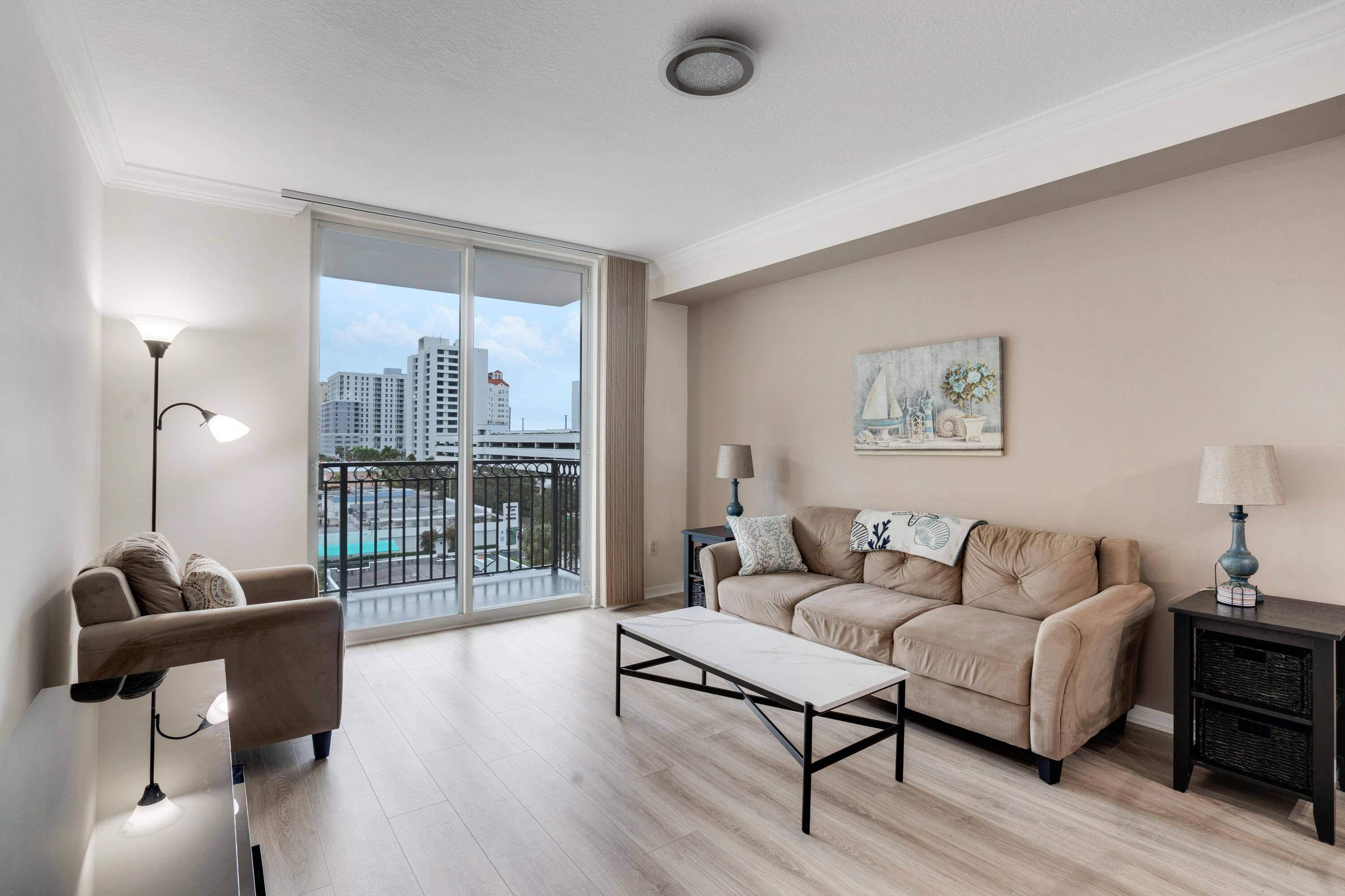 Live the Downtown Lifestyle !