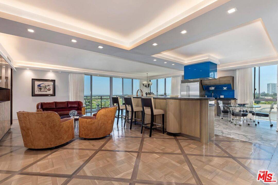 211  S Spalding Dr 2BR Beverly Hills La