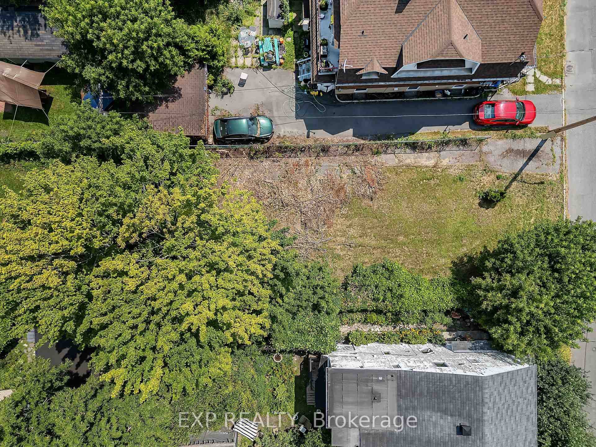 40 x 100 foot building lot in sought after Kingsview Park ideally positioned just steps from vibrant Beechwood Avenue and directly facing Optimist Park.