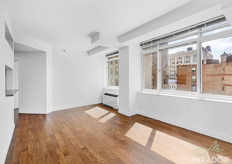 Now available, southwest facing corner unit at The Caroline a beautifully appointed, white glove building located on 23rd and 6th, where Flatiron meets Chelsea.