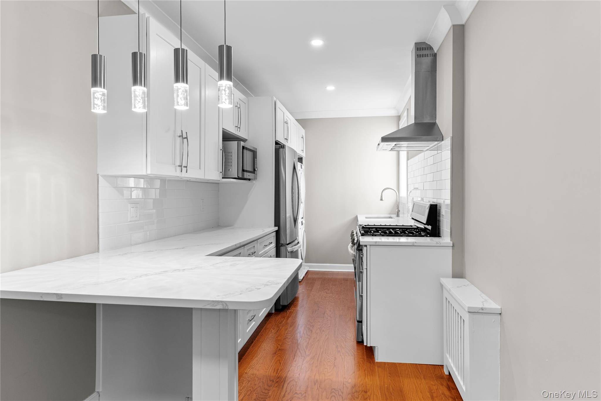 Top Floor 2 Bedroom Condo with Balcony in Bronxville P.