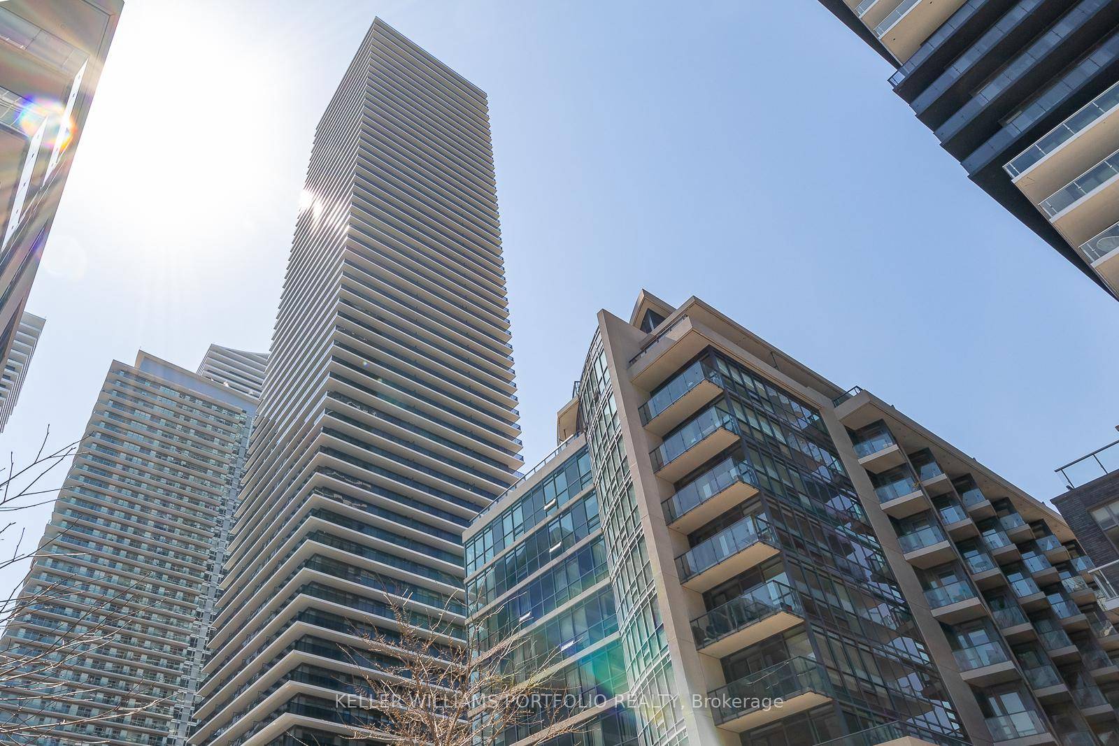Breathtaking Lake View W Toronto Skyline !