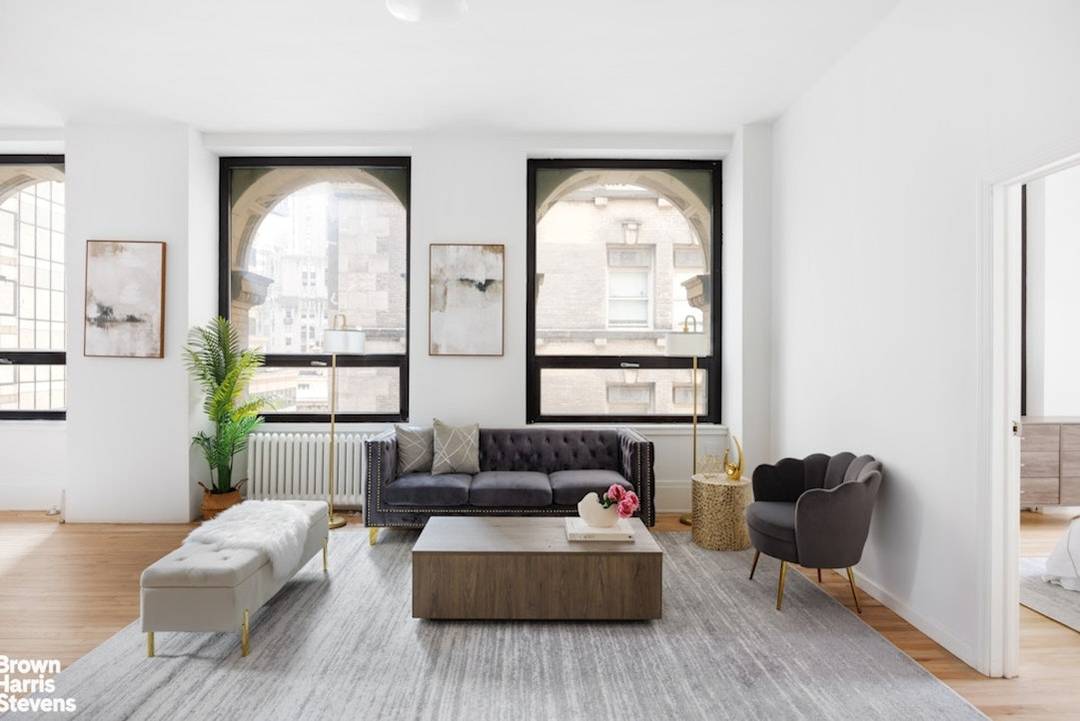 TENANT IN PLACE UNTIL JAN 2027 Downtown PENTHOUSE 2 Bedroom 2 Bath with Huge Private Outdoor Rooftop Welcome to your Penthouse apartment in this private boutique building downtown in the ...