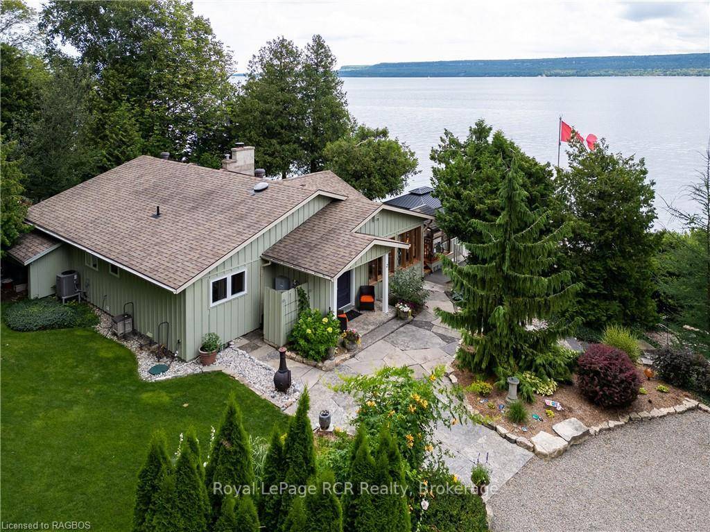 125 feet of private amp ; pristine water frontage on Georgian Bay.