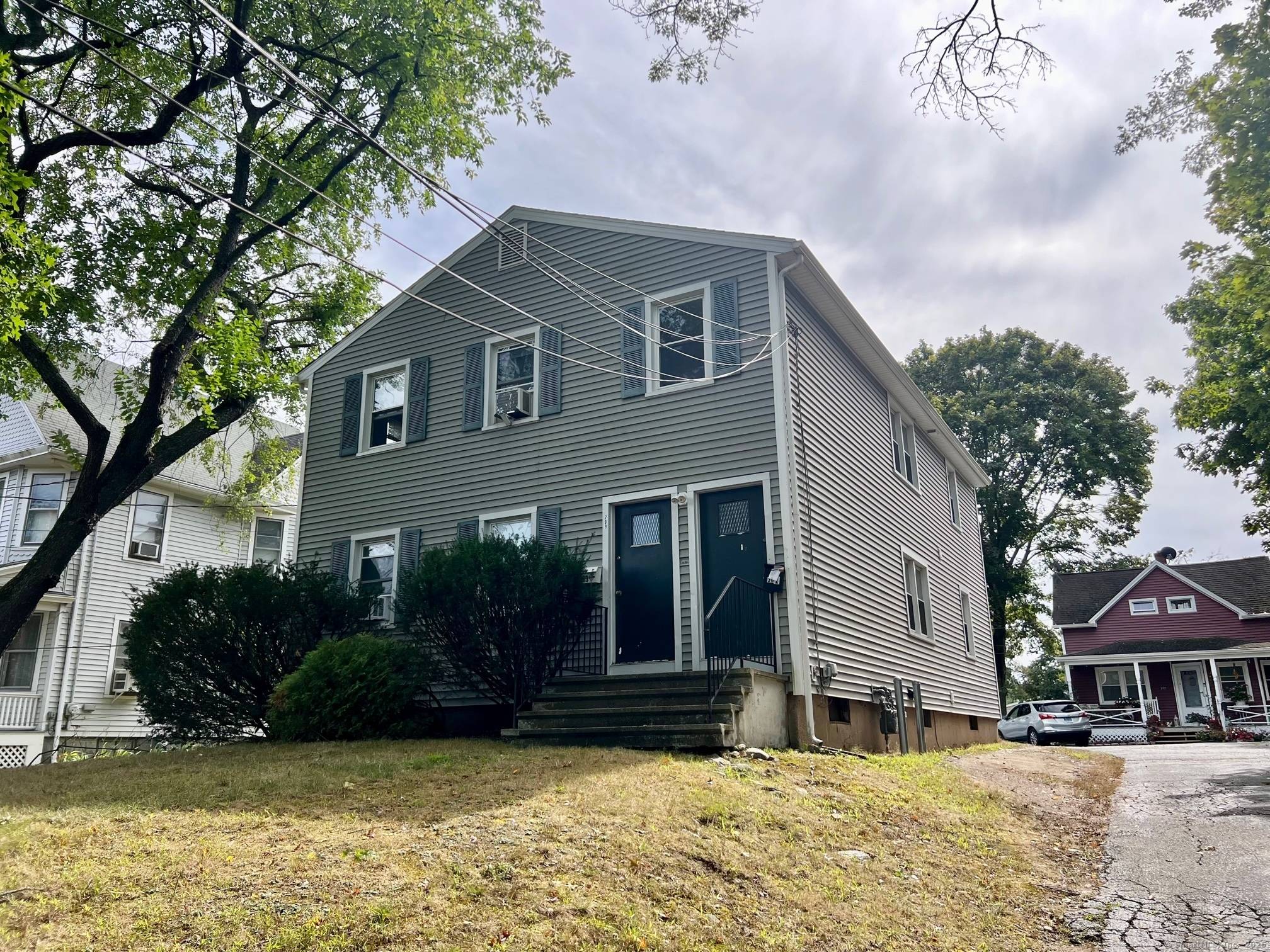 2 Family Home. SPACIOUS 2 BEDROOM, 1 FULL BATH APARTMENTs.