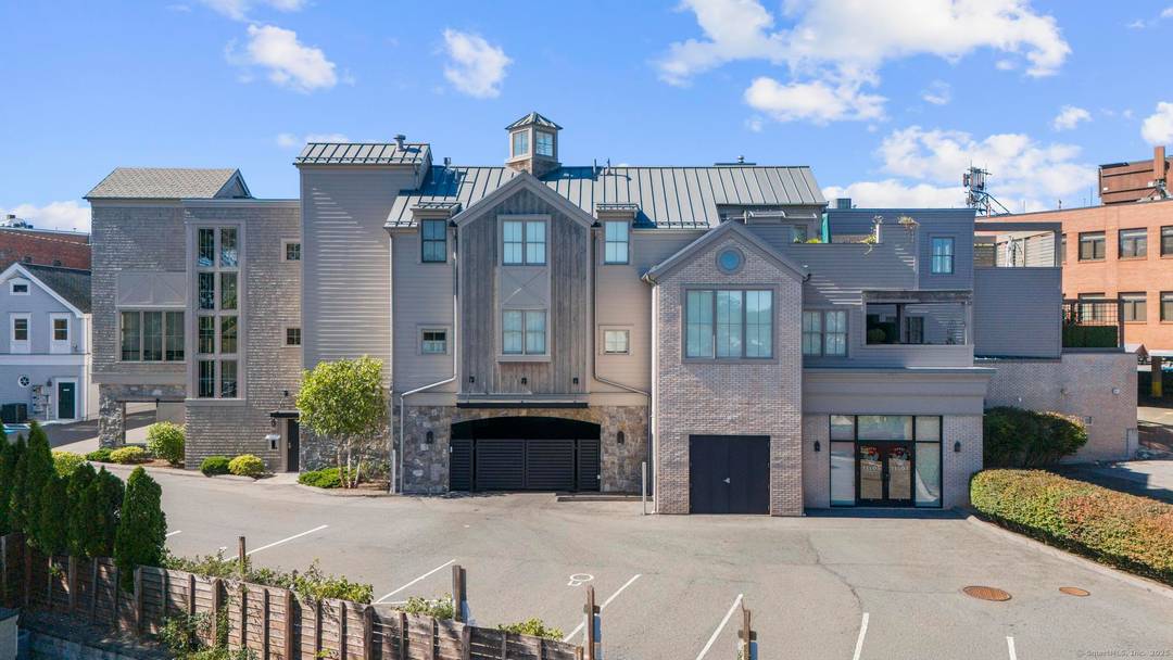 Located in one of New Canaan's most desirable commercial corridors, 21 Forest Street C1 offers an exceptional opportunity to own a premier street level commercial condominium in the heart of ...