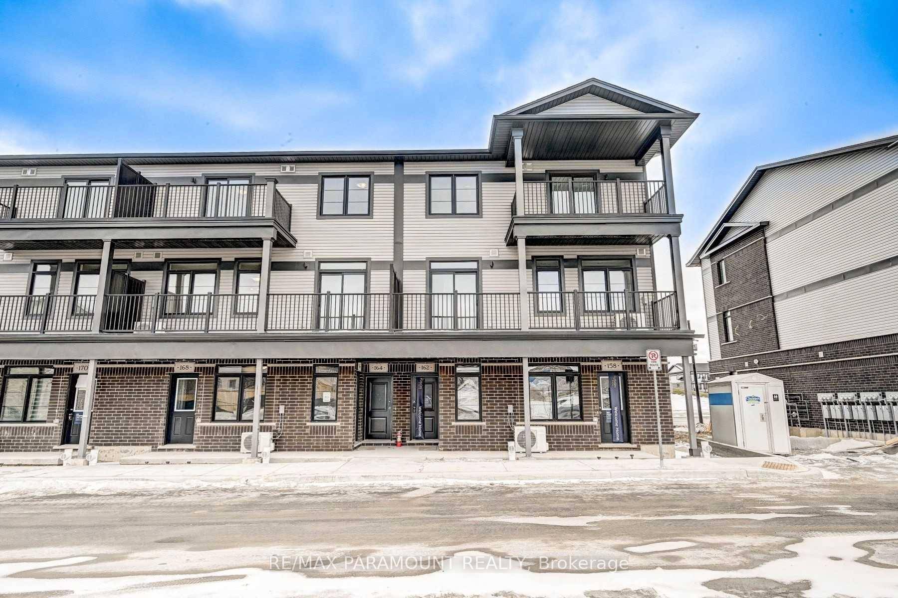 End Unit Urban Town, Recently Built Unit Offers Spacious Layout On The Same Floor.