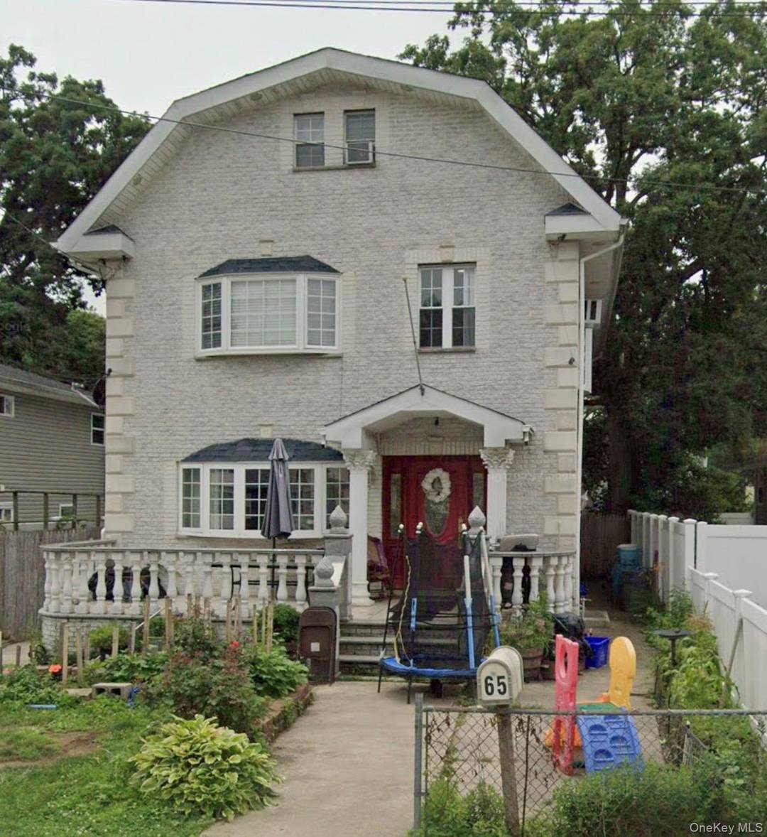 Beautiful 5 bedroom and 3 full bath rental in Roosevelt !