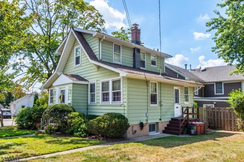 Pretty as a pictures starter colonial in sought after A Laning school diistrict, a stone's throw to acclaimed Verona Park vibrant downtown shops restaurants.