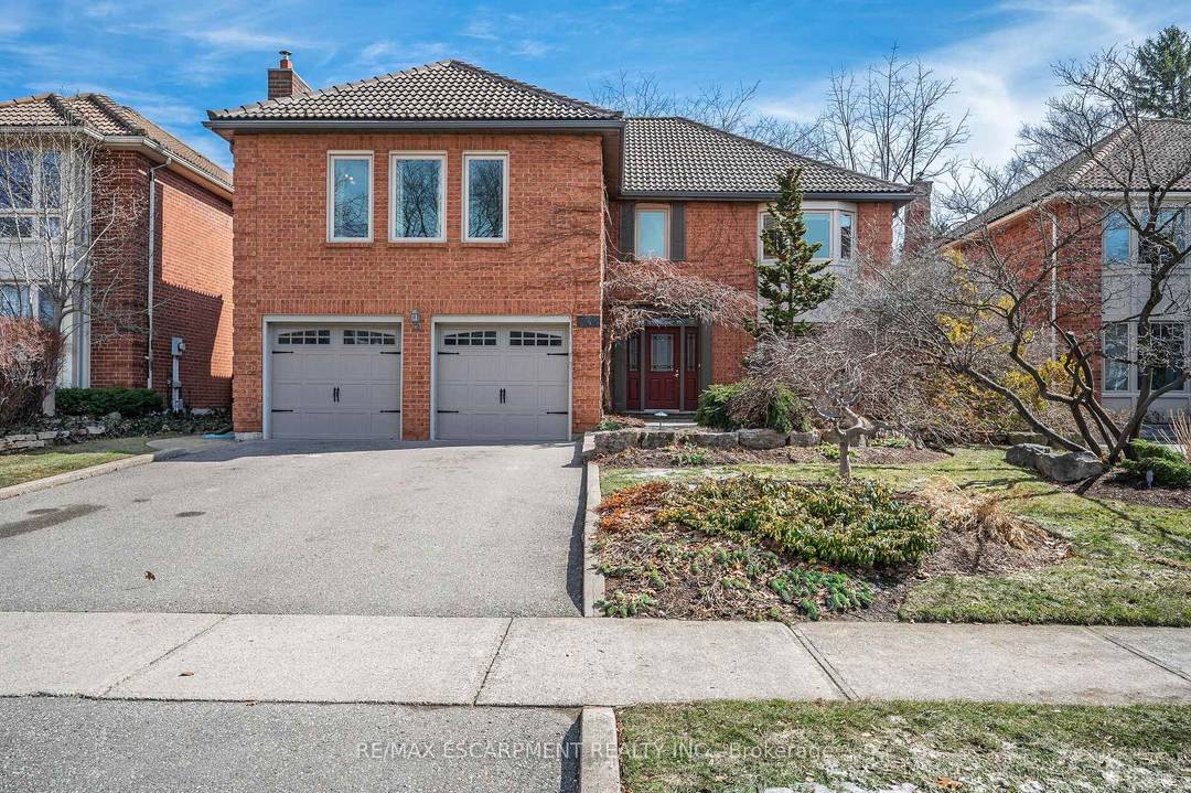 Welcome to this beautifully maintained home in the highly desirable Eastlake community in southeast Oakville.