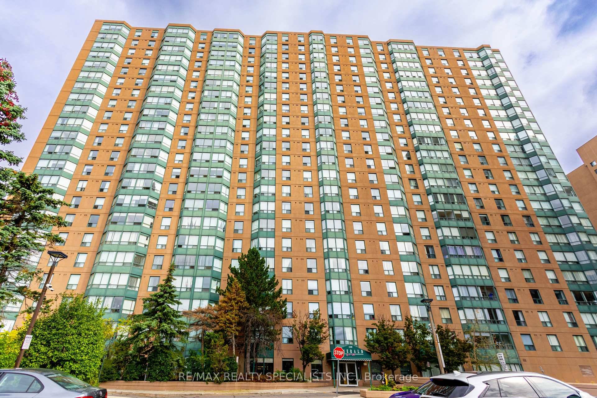 Prime Location ! Bright and spacious corner unit offering 2 bedrooms, 2 full bathrooms, and a versatile solarium that can easily serve as an additional room or home office.
