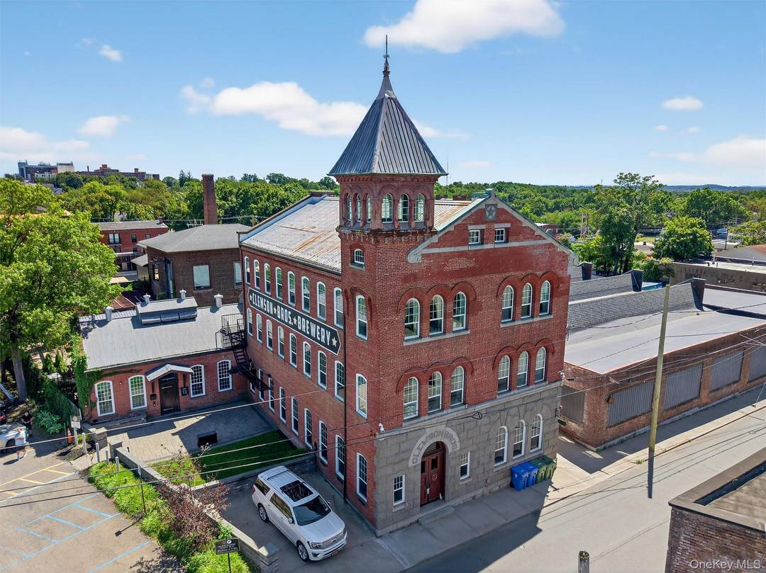 ALERT CLASSIC ICONIC LOCATION featuring the Clemson Bros.