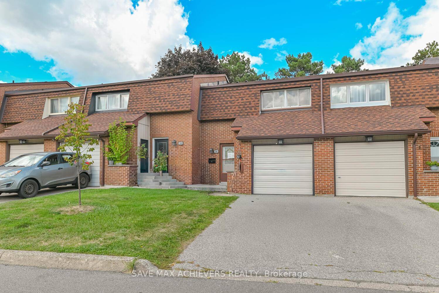 Welcome to this beautifully maintained 3 bedroom, 2 bathroom condo townhouse nestled in the sought after Mississauga Valleys community.