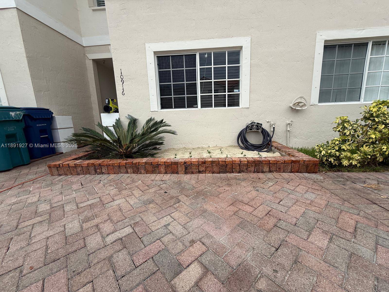 Welcome to this spacious 3 bed, 2 bath townhouse located in a well maintained community of Eureka Palm Garden.