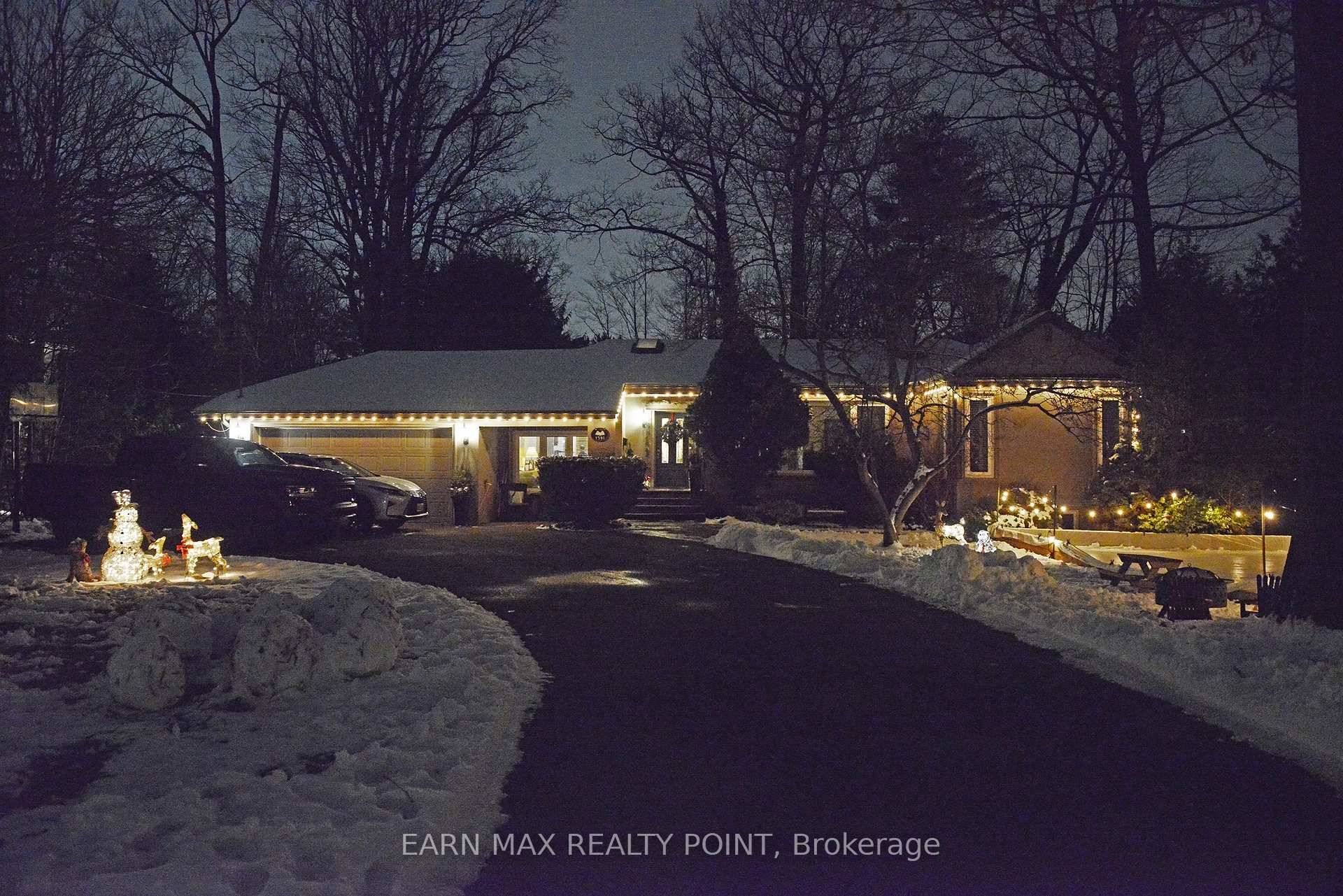 Short term lease 8 9 months Nestled in the heart of prestigious Mineola West, this property offers a rare opportunity to own over half an acre of prime ravine land.