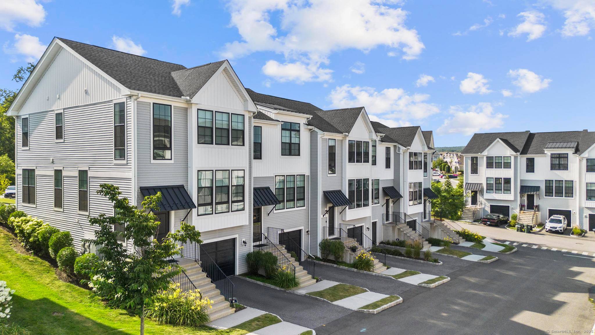 EXQUISITE UNIT located in the coveted Woodlands at Rivington community built by the re known Toll Brothers in 2020, offers the perfect opportunity for end users or investors looking for ...