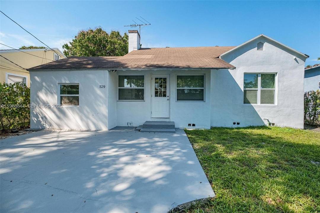 Beautifully updated 3 bedroom, 2 bathroom home in the highly sought after Buena Vista neighborhood, just minutes from the Design District, Midtown and Wynwood.