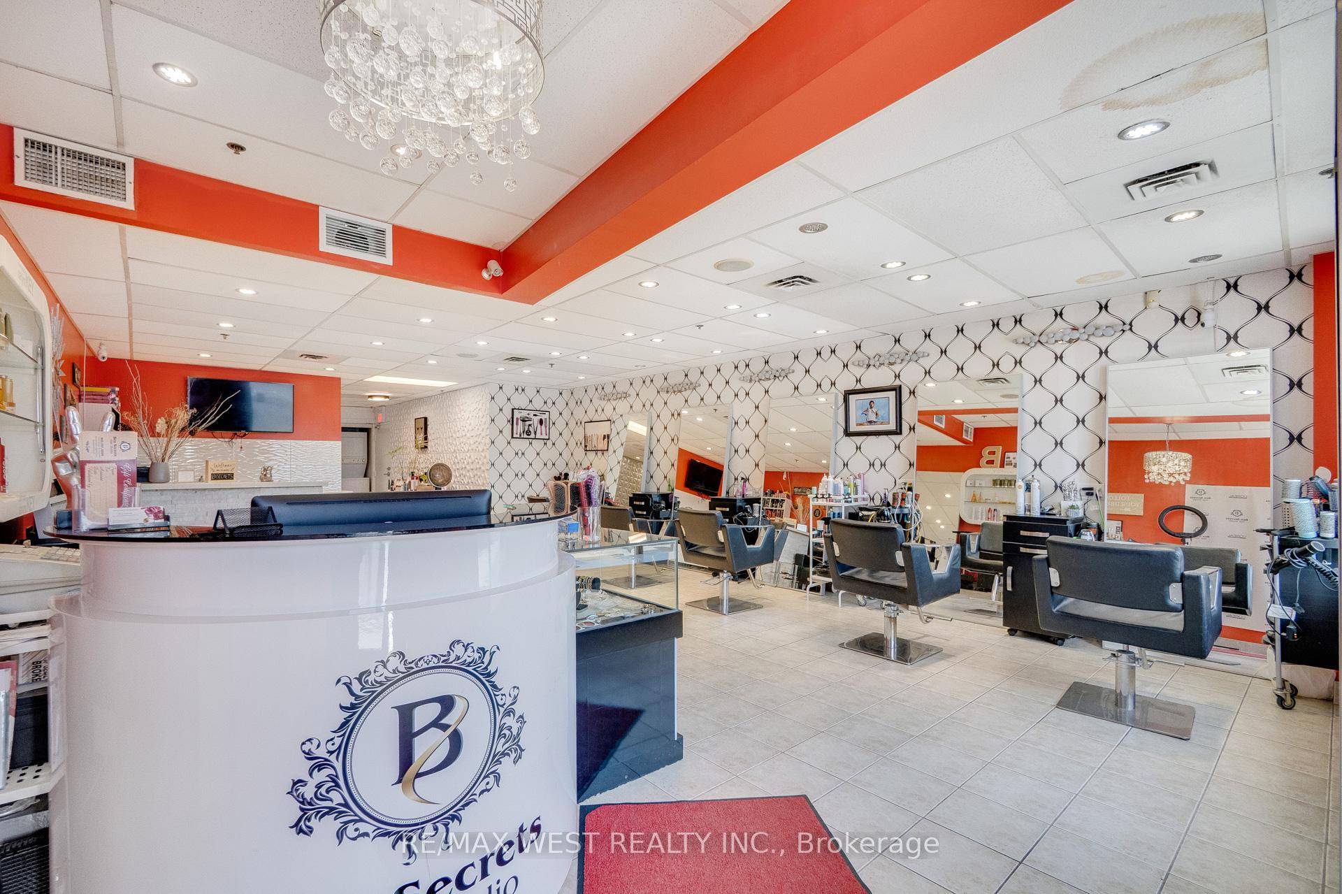 An incredible opportunity to own a turnkey hair salon business in a prime location, within a high traffic plaza in Thornhill, near Dufferin and Centre.