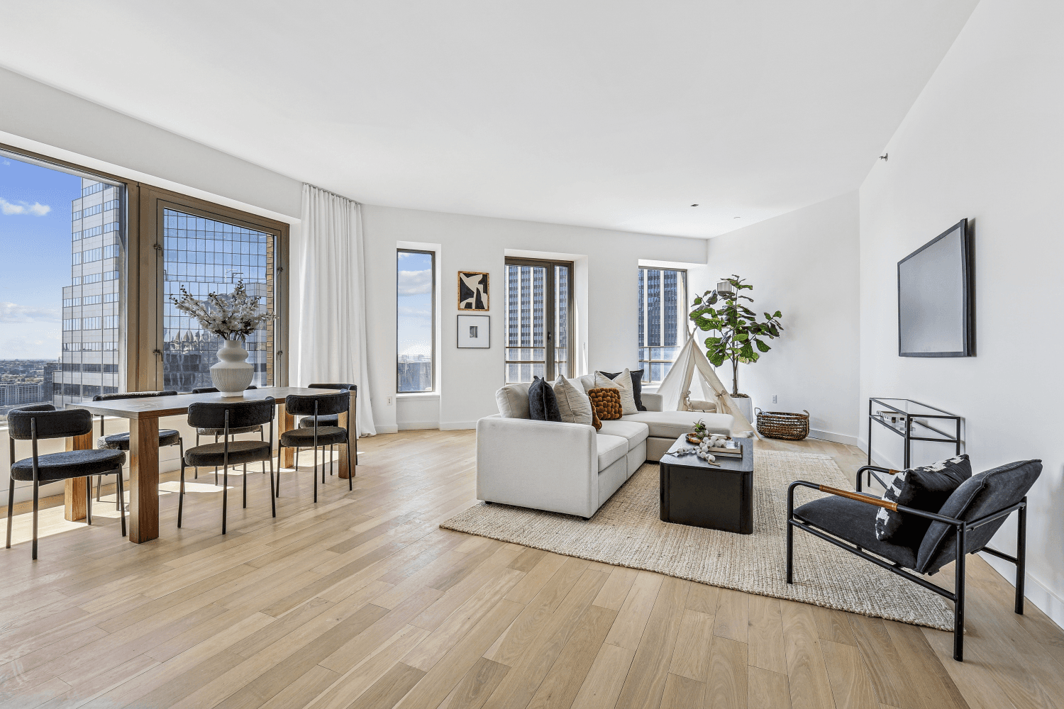 Platinum Properties is proud to present Residence 34C at 75 Wall Street, a stunning home offering sweeping southern, eastern and western city views, a spacious home office and a massive ...