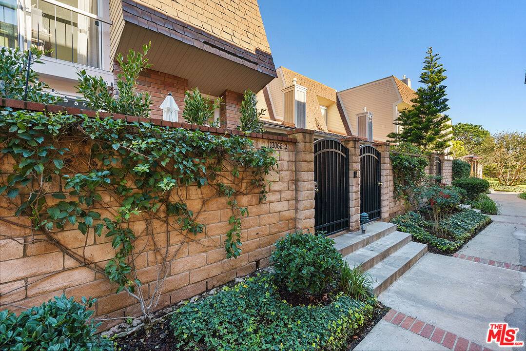 13065   Mindanao Way 2BR Marina Del Rey La