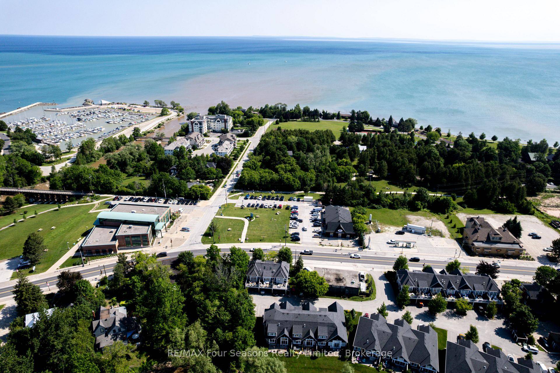 The MILL POND in Thornbury, a great waterfront opportunity in this small enclave of townhomes where nature meets peaceful contemporary living.