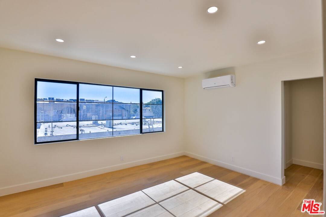 22227   PACIFIC COAST HWY 1BR Malibu La