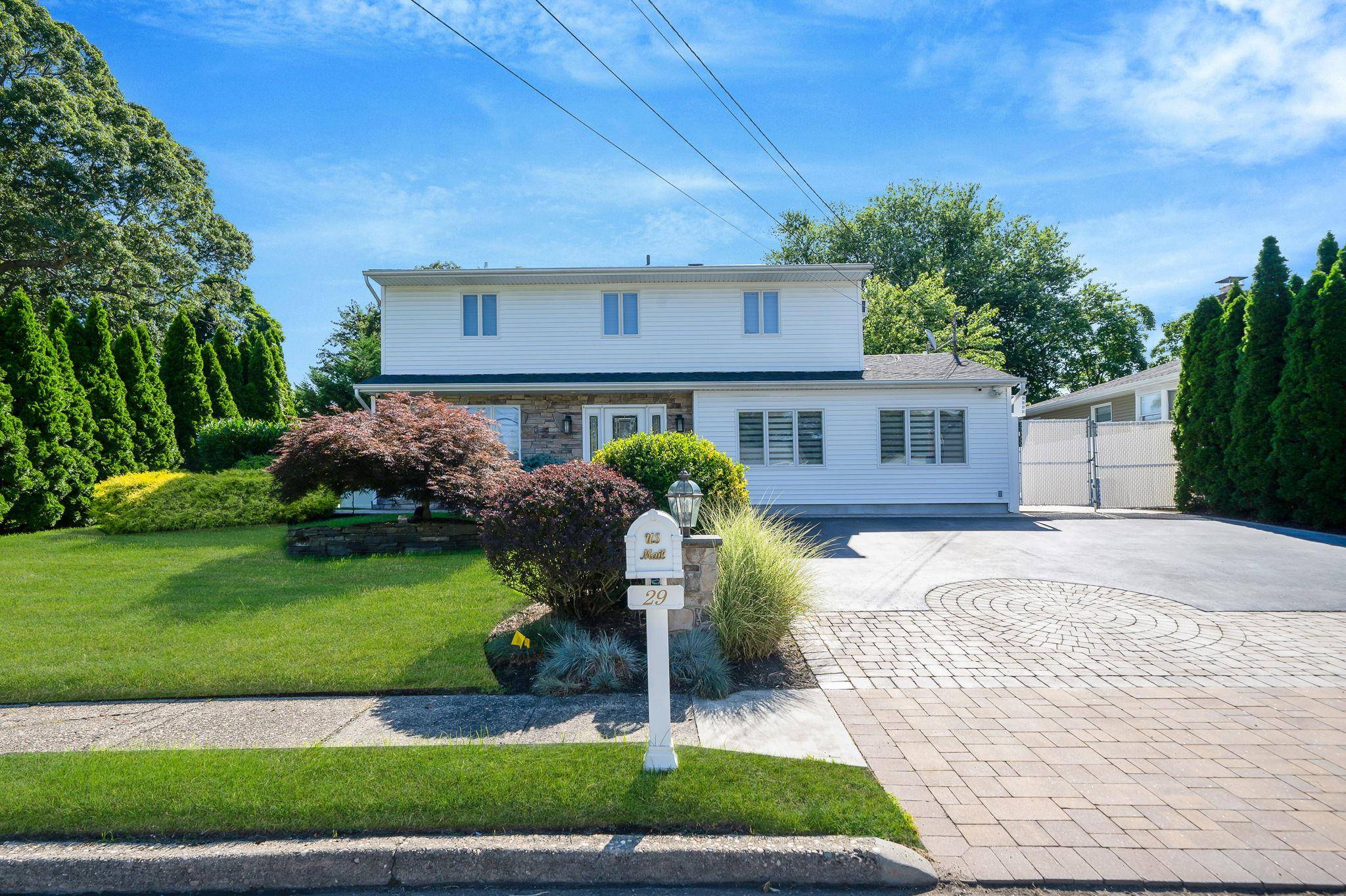Welcome to 29 Selden Boulevard in Centereach !