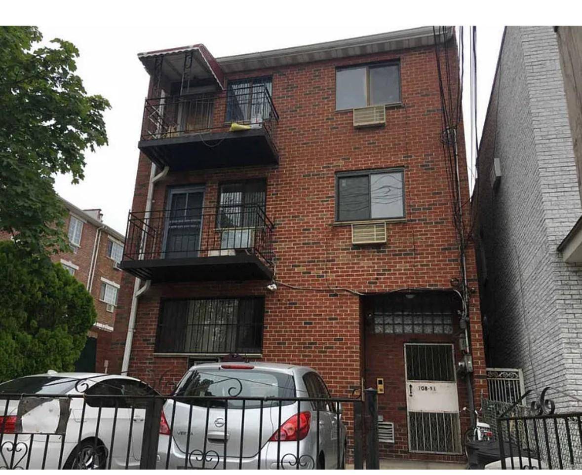 Fully detached, legal 3 family home offers tremendous potential with R5 zoning, a 25x46 building size, and a 25x100 lot.