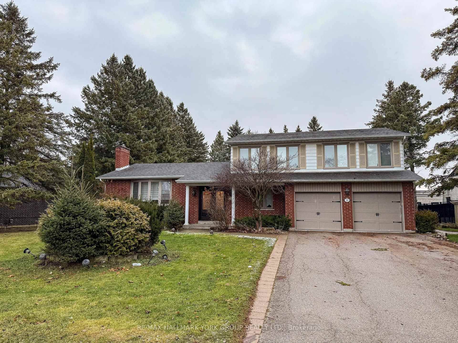 This Spacious 3 Bedroom Home In The Heart Of King City Sits On A Large Landscaped Property And Features A Custom Kitchen With Granite Countertops, Breakfast Bar, Stainless Steel Appliances, ...