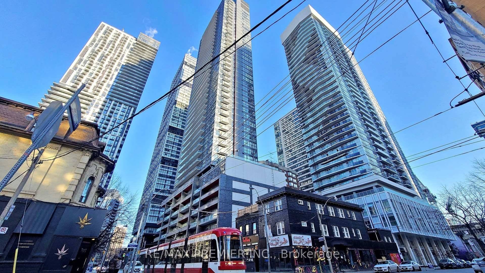 Bright And Modern 1 Bedroom Condo At The Luxurious Pace Condos !