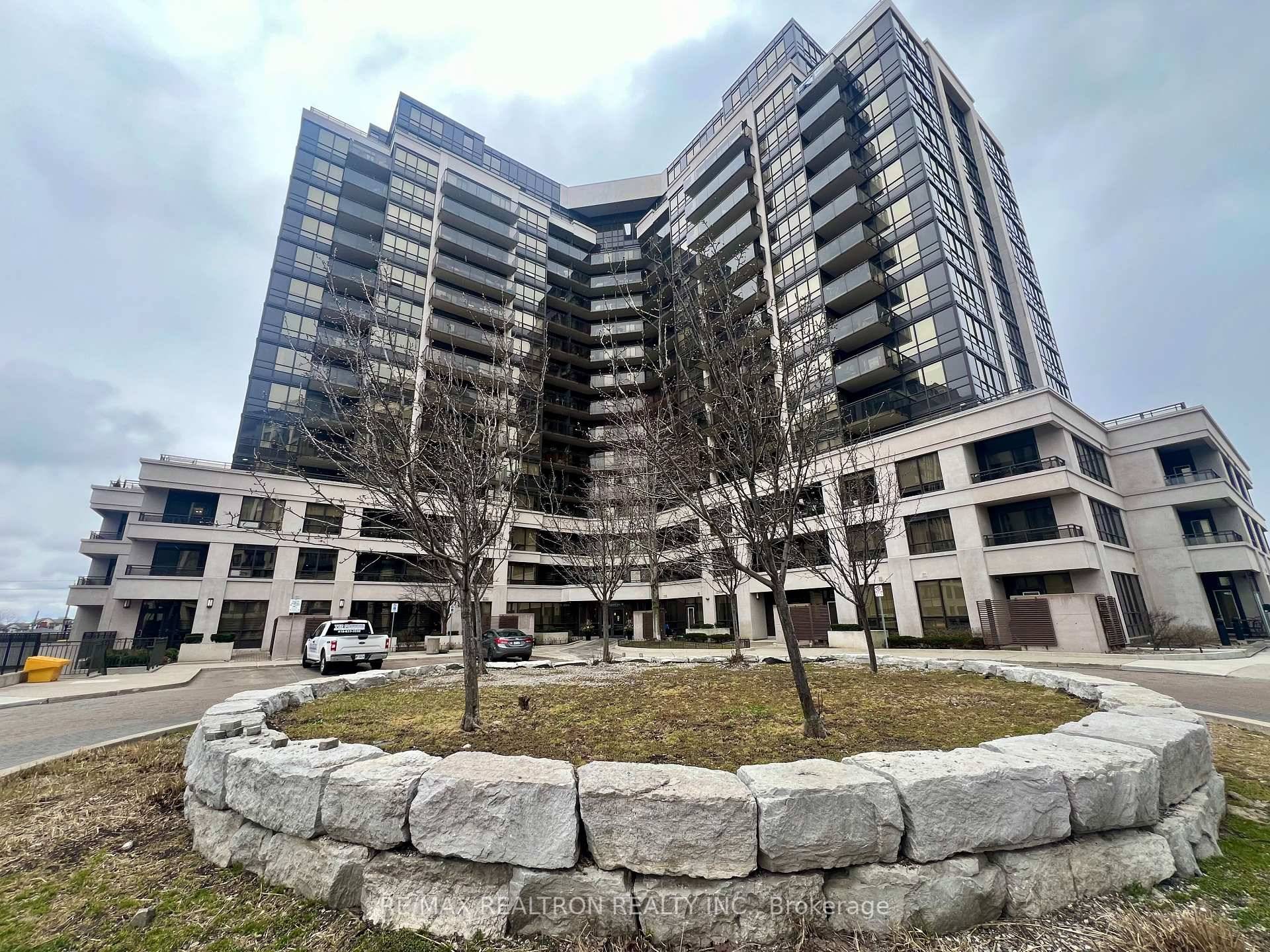 Bright, spacious, well maintained 1 bedroom unit !