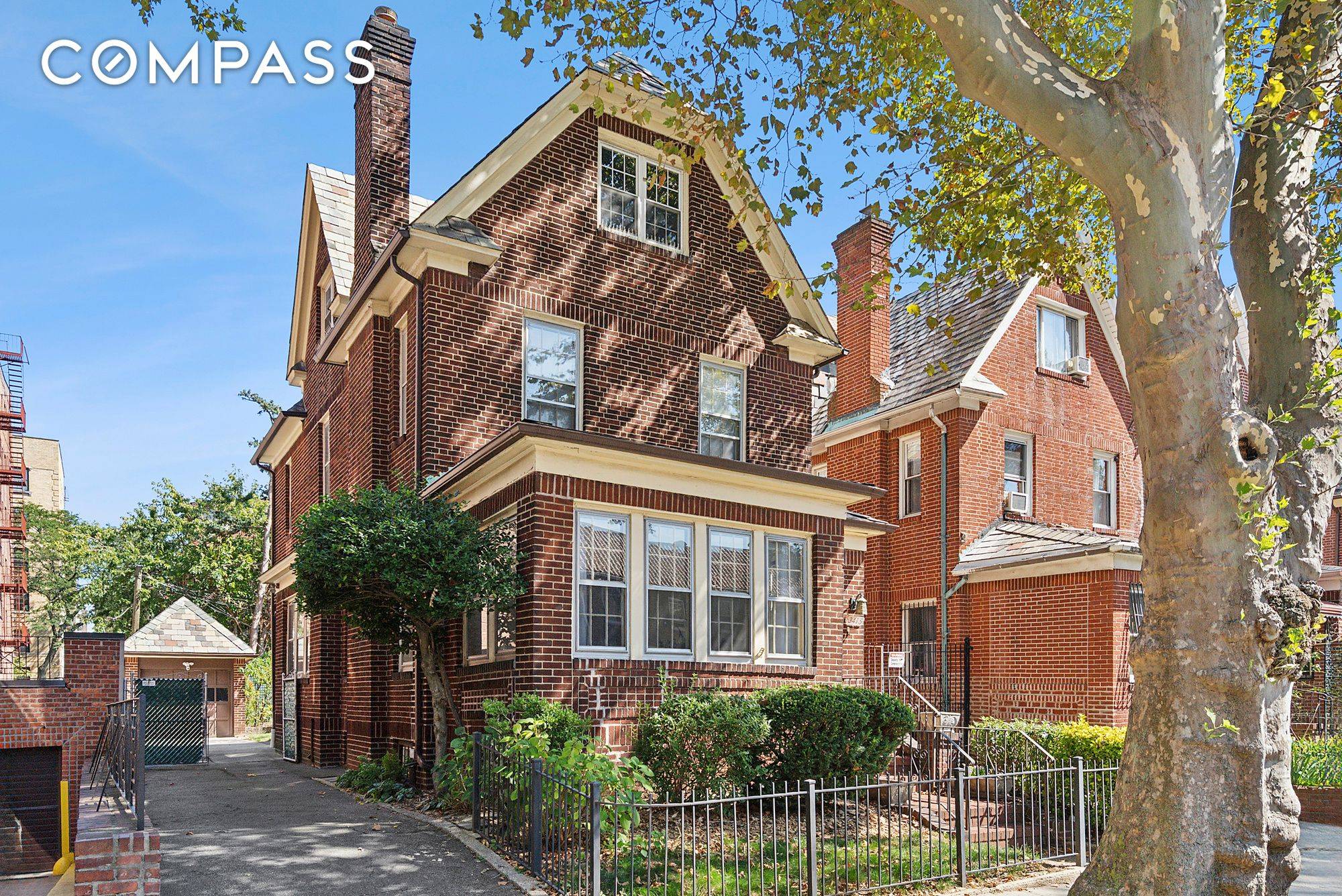 Available for the first time in over 50 years, this fully detached single family home with separate garage is your opportunity to create your forever home in the heart of ...