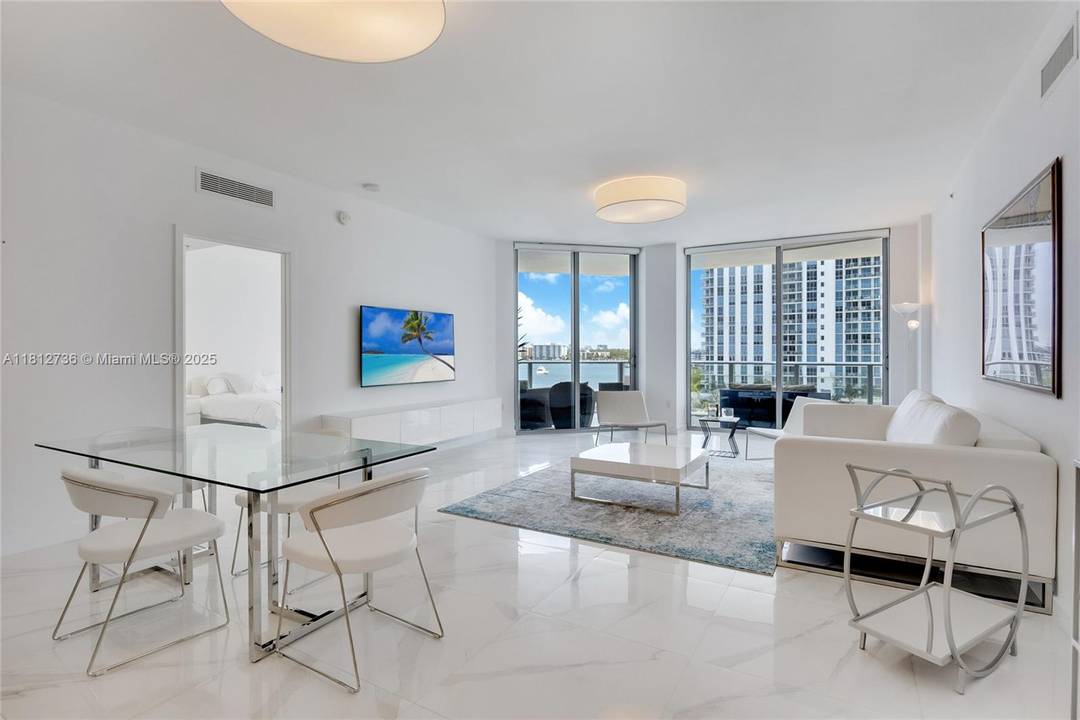 Great unit in a Luxury Building Drastically reduced for quick sale unit plus a great boat slip.