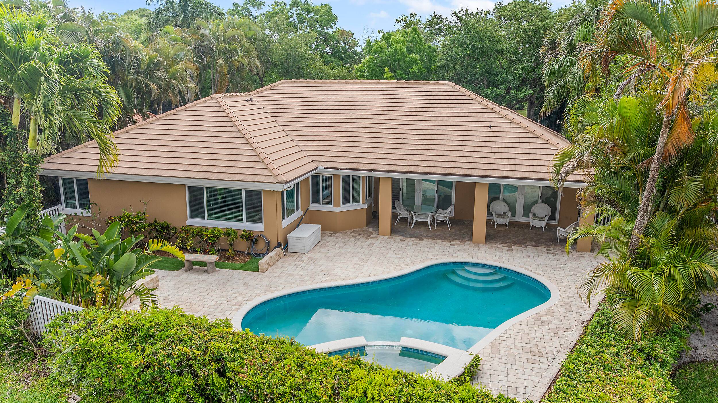 Meticulously maintained move in ready !