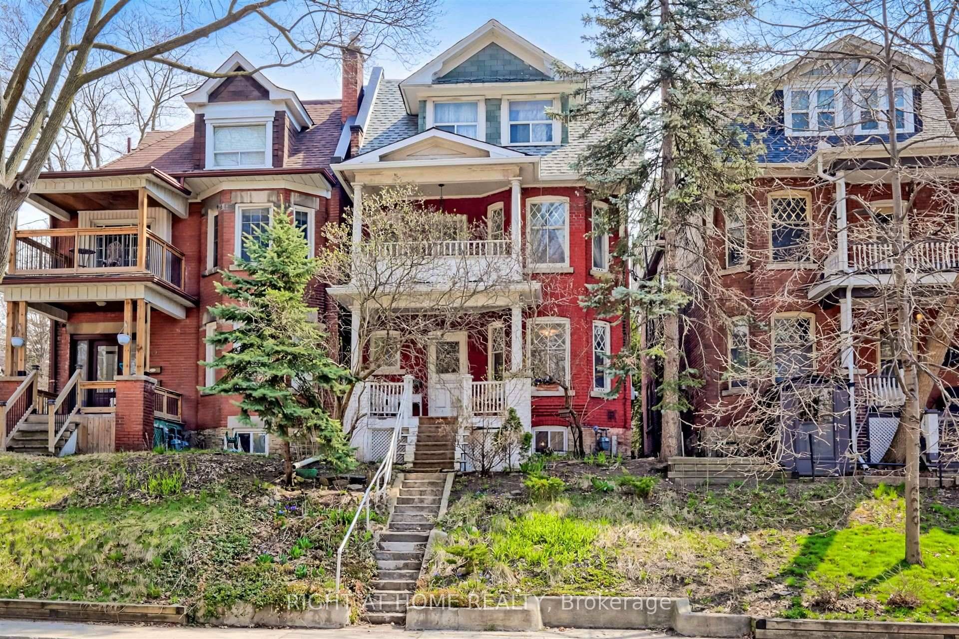 Welcome to this beautiful and incredibly spacious almost 1, 500 sf unit, located across from High Park, steps from Sunnyside Beach, as well as the family friendly amenities of Roncesvalles ...