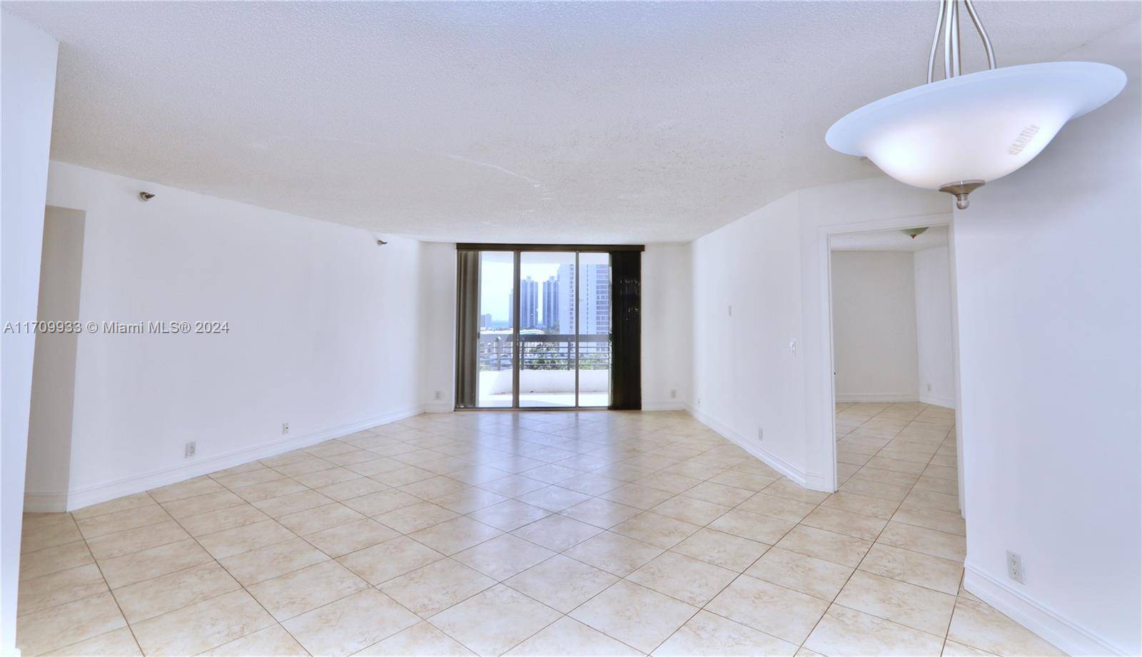 Beautiful and spacious apartment with natural light flowing through this unit located on the 12th floor.