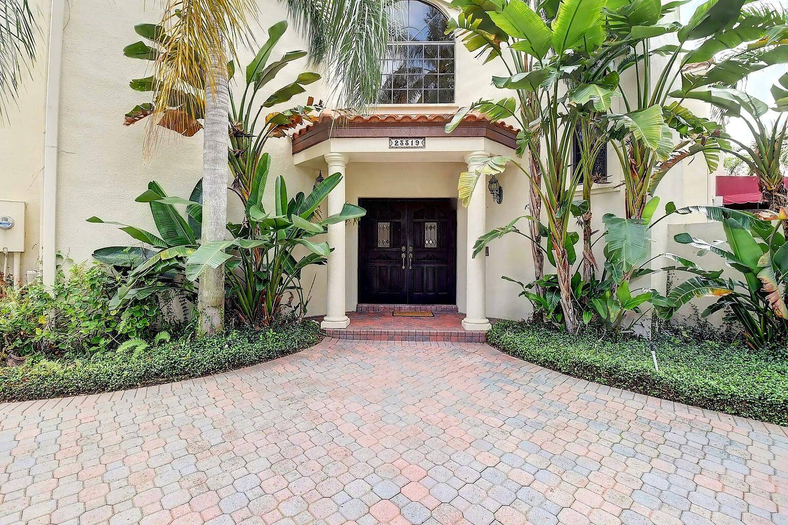 Welcome to 23319 Mirabella Cir N an updated 4 bed, 4 bath home on a rare 9, 863 sq.