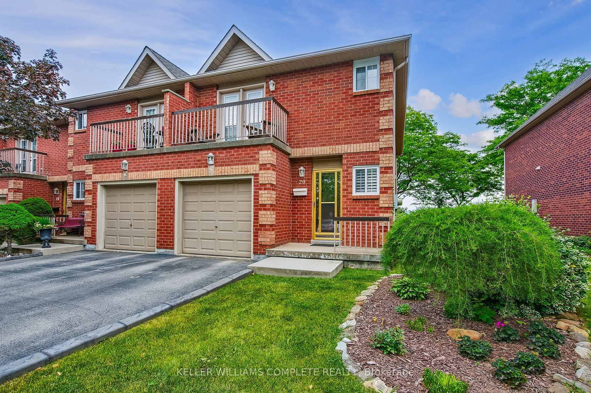 Welcome to this spacious, beautifully maintained end unit townhouse in a quiet, family friendly neighbourhood, backing onto Dewitt Park in Stoney Creek !