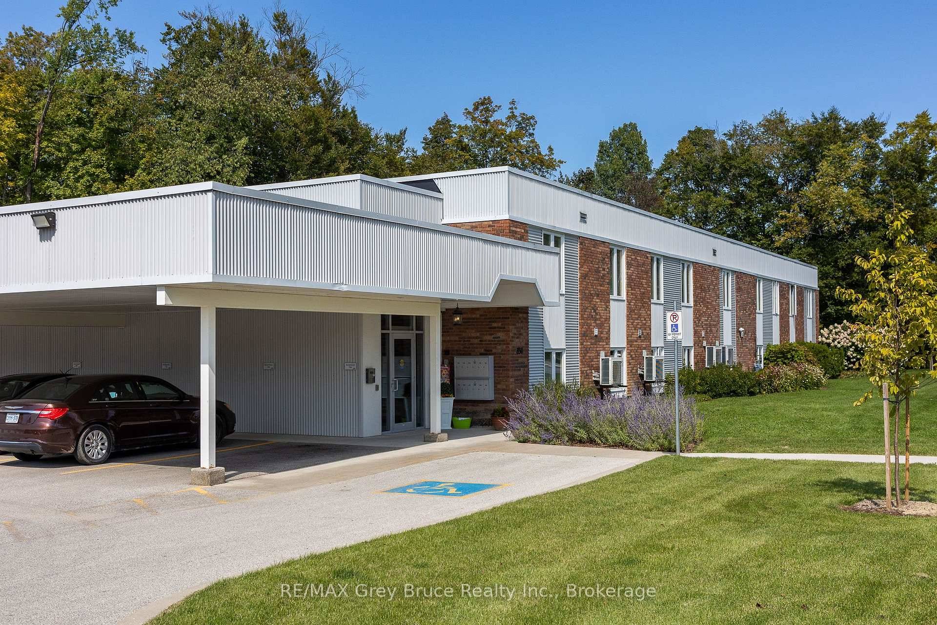 Pottawatomi Gardens is an exclusive 55 Market Value Life Lease community on the west side of Owen Sound, tucked into a quiet neighbourhood yet just minutes from local amenities.