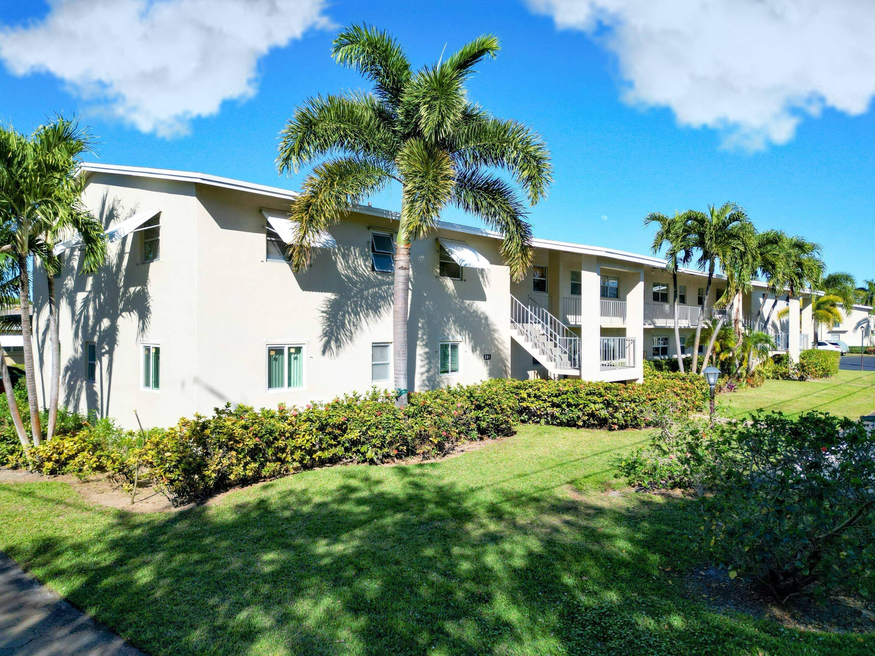 Minutes from the Ocean, This stunning 2 bedroom 2 bath condo is a must see !