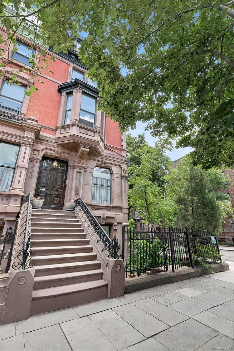 A truly one of a kind Harlem brownstone, 2099 Fifth Avenue seamlessly blends historic grandeur with modern luxury.