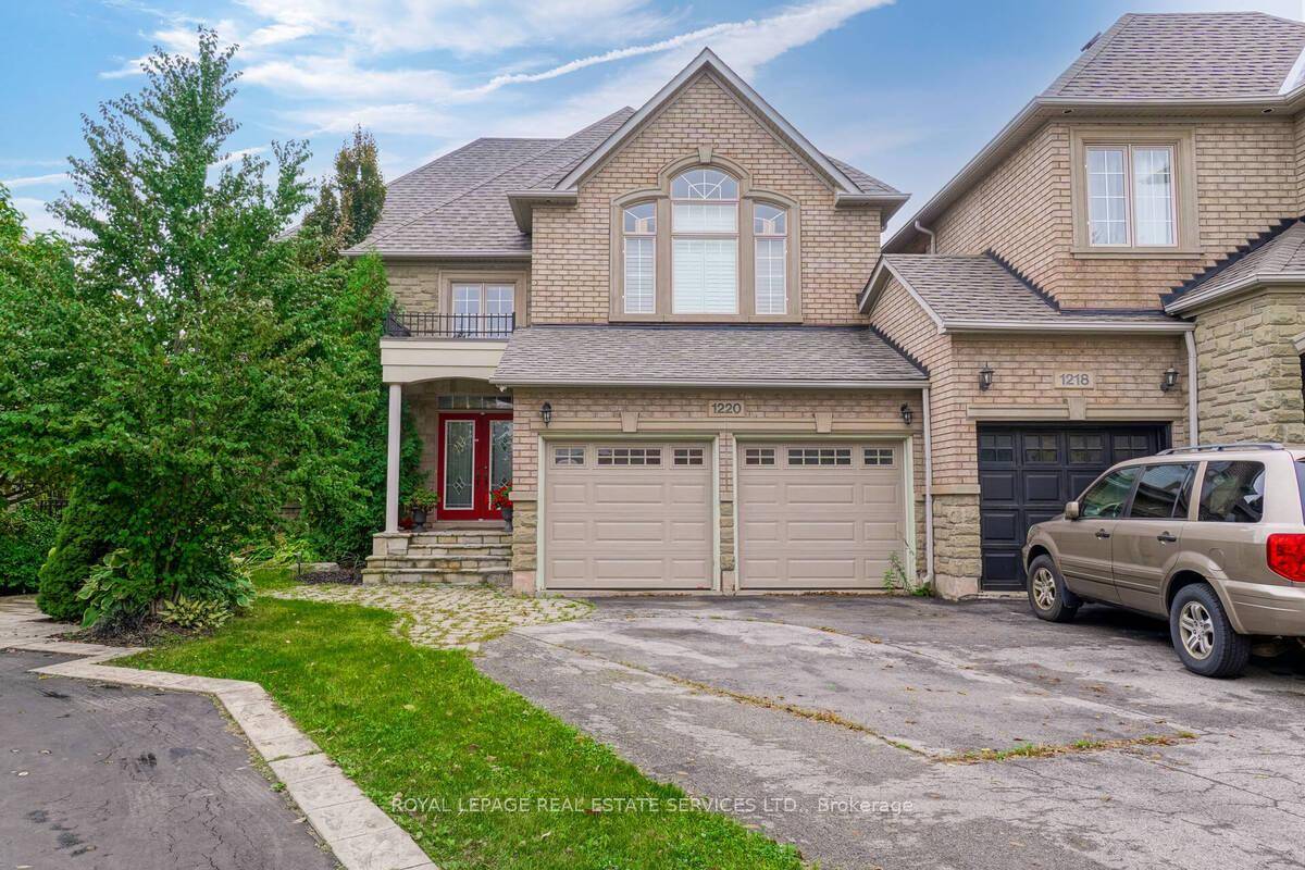 Beautiful Freehold Townhome in Prestigious Joshua Creek !
