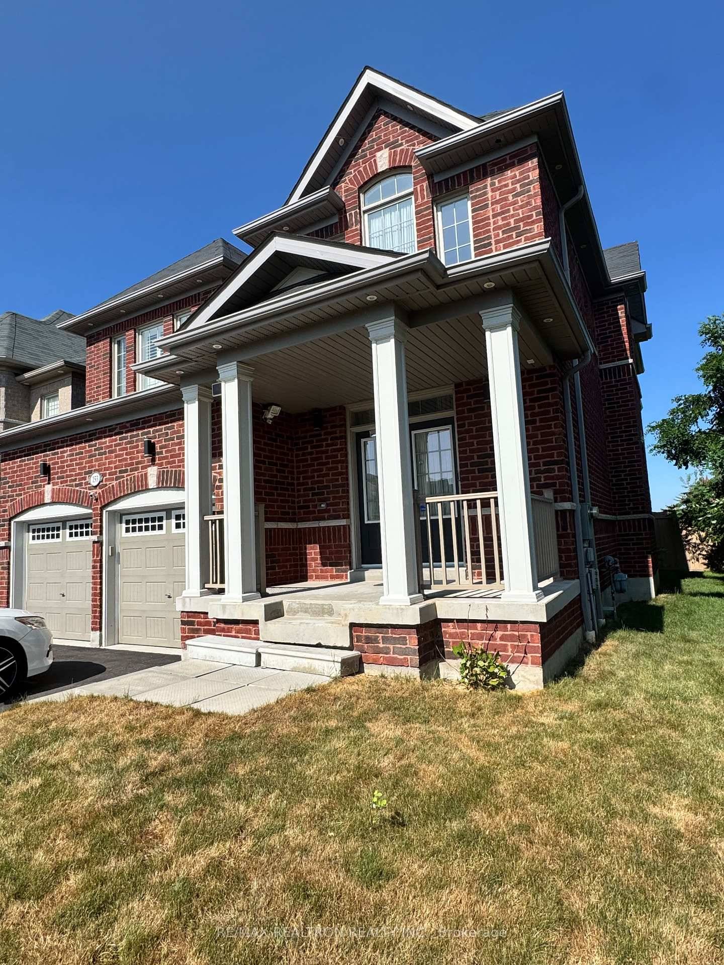 Stunning 5 Bedroom Executive Home Backing Onto a Pond !