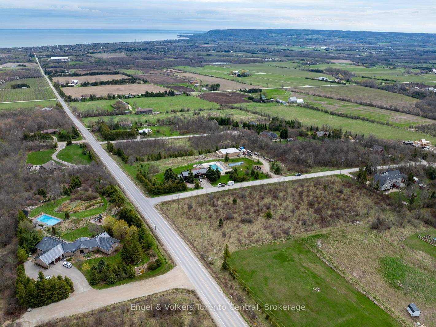 Build your dream home on this unique property that offers panoramic views of Georgian Bay and the Beaver Valley.