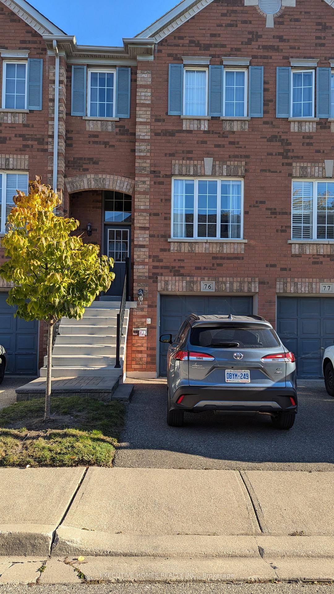 This rare rental opportunity in the sought after Central Erin Mills neighborhood of Mississauga offers a family friendly townhouse with 3 bedrooms, 2.