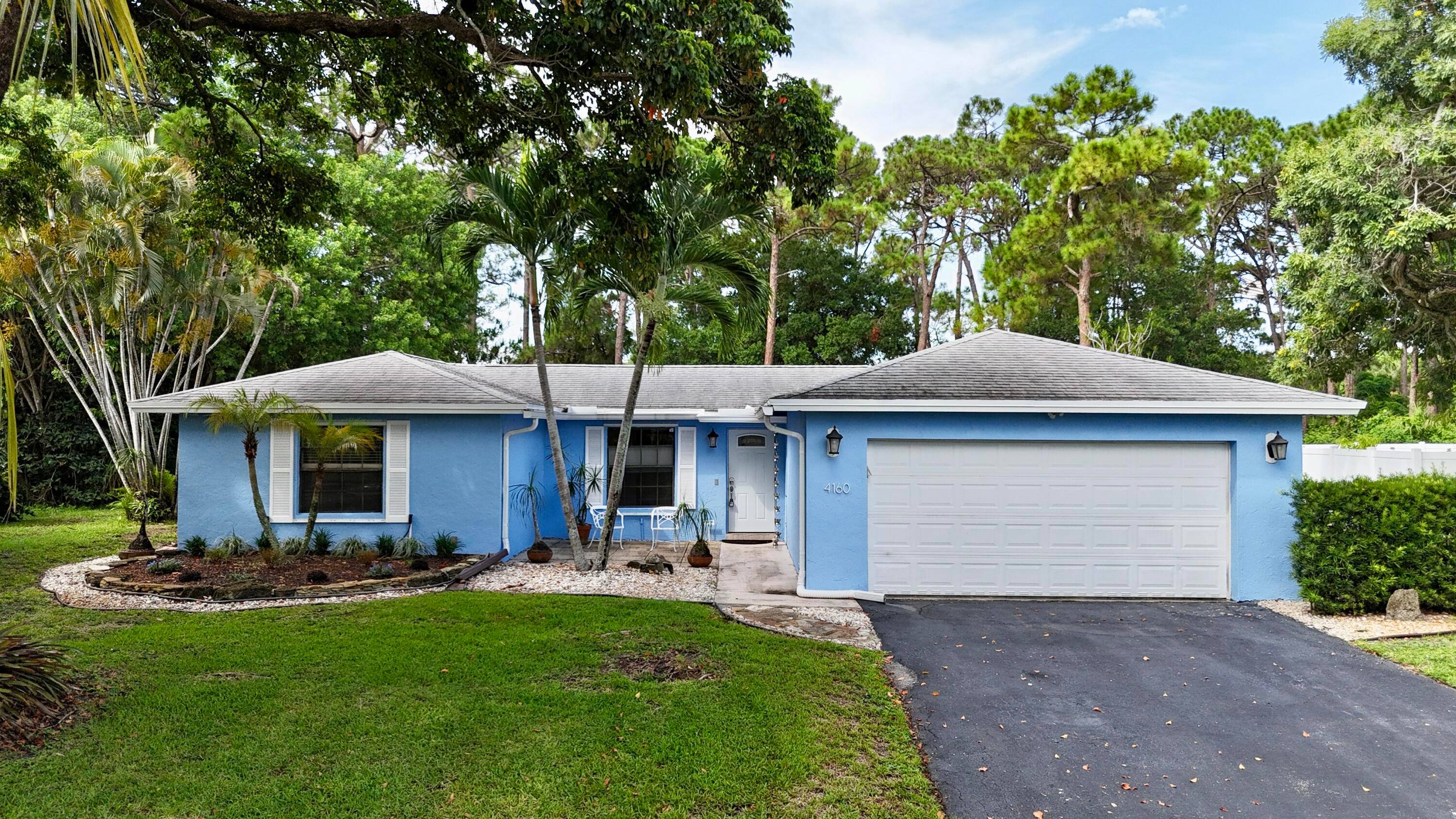 Beautifully updated 2BR 2BA pool home in the desirable Lake Forest South community of Delray Beach.