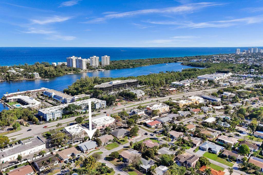 Amazing opportunity to own a DUPLEX investment in the heart of downtown Boca Raton.