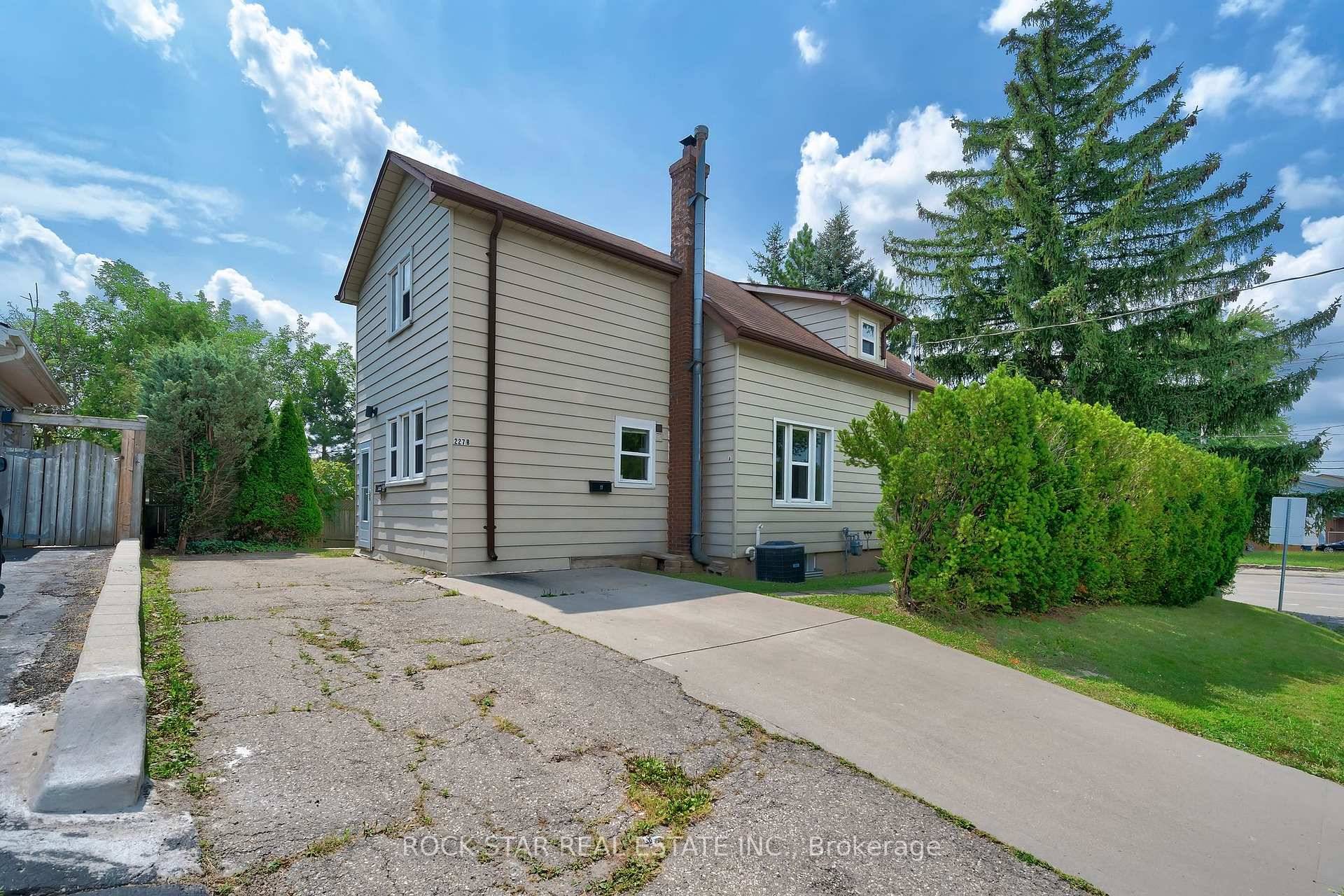 Fantastic opportunity to own a fully LEGAL side by side DUPLEX.